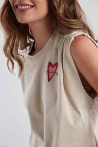 Playera Late mi corazón - Arena